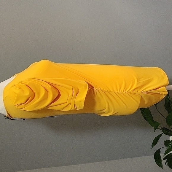 DKNY Banana Yellow PolySpandex Top with Ruched Sides and Sleeves - Size L - Picture 2 of 7